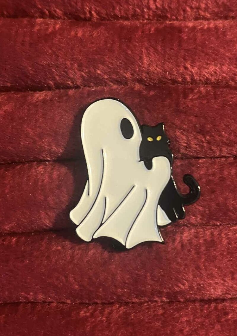 Ghost holding cat pin