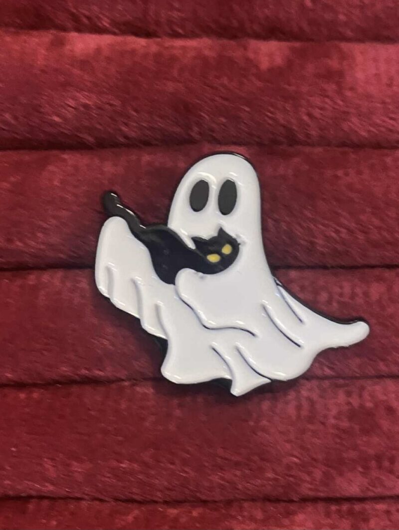 Ghost holding cat pin