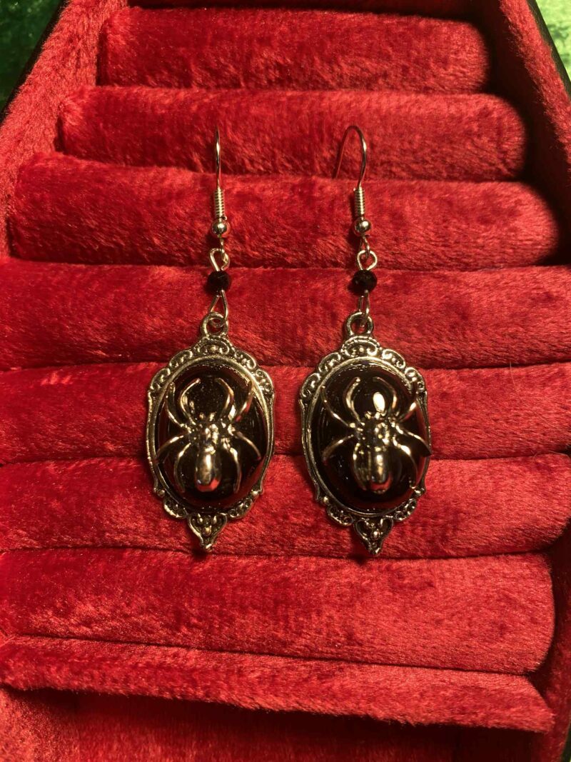 Spider frame earrings