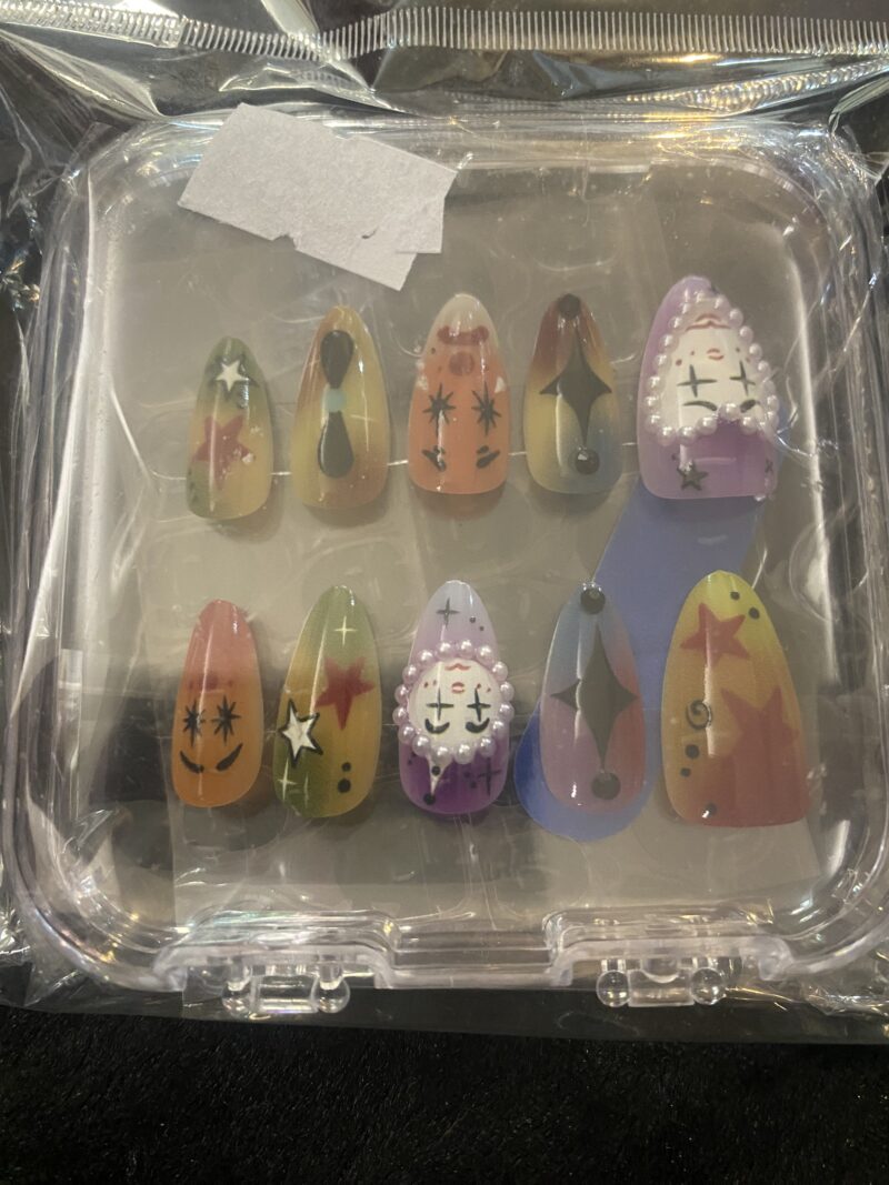 Clown nails