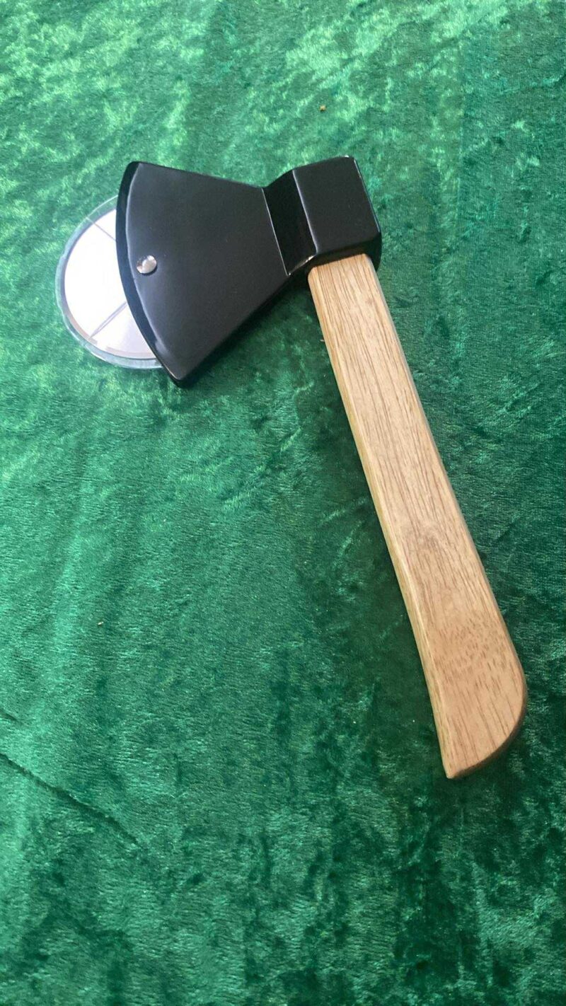Axe pizza cutter